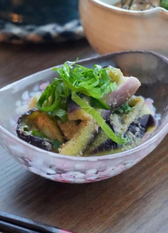 冷蔵庫でスタンバイ！ひんやりおいしい「なすのごま酢和え」簡単レシピ