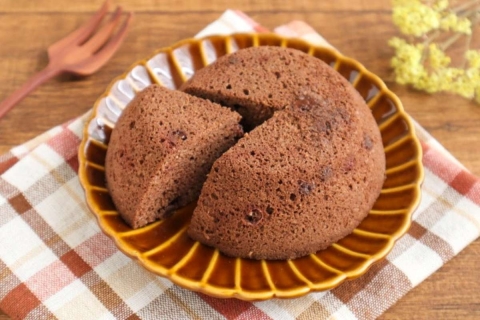 糖質控えめで罪悪感なし！レンジで作れる「おからのココア蒸しパン」簡単レシピ