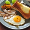 白身が広がらない＆黄身に膜がはらない！きれいな目玉焼きを焼く3つのコツ