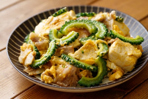豆腐がないと「チャンプルー」とは言えない？「ゴーヤーチャンプルー」の本当の意味とアレンジの広がり