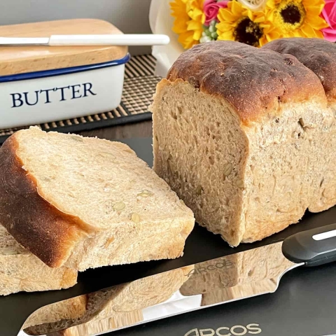 香ばしくてヘルシー♪ホームベーカリーで簡単「全粒粉食パン」レシピ