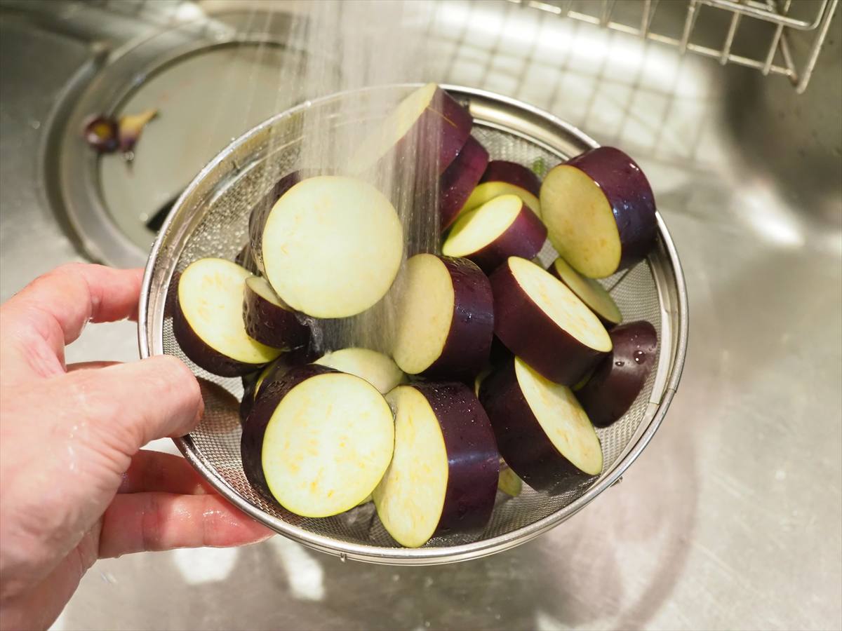 なすと鶏そぼろの甘辛炒め