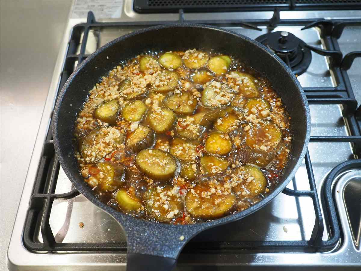 なすと鶏そぼろの甘辛炒め