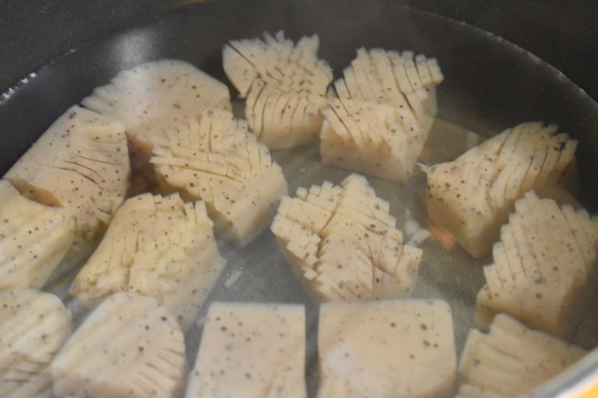 こんにゃくを茹でる(こんにゃくステーキ)