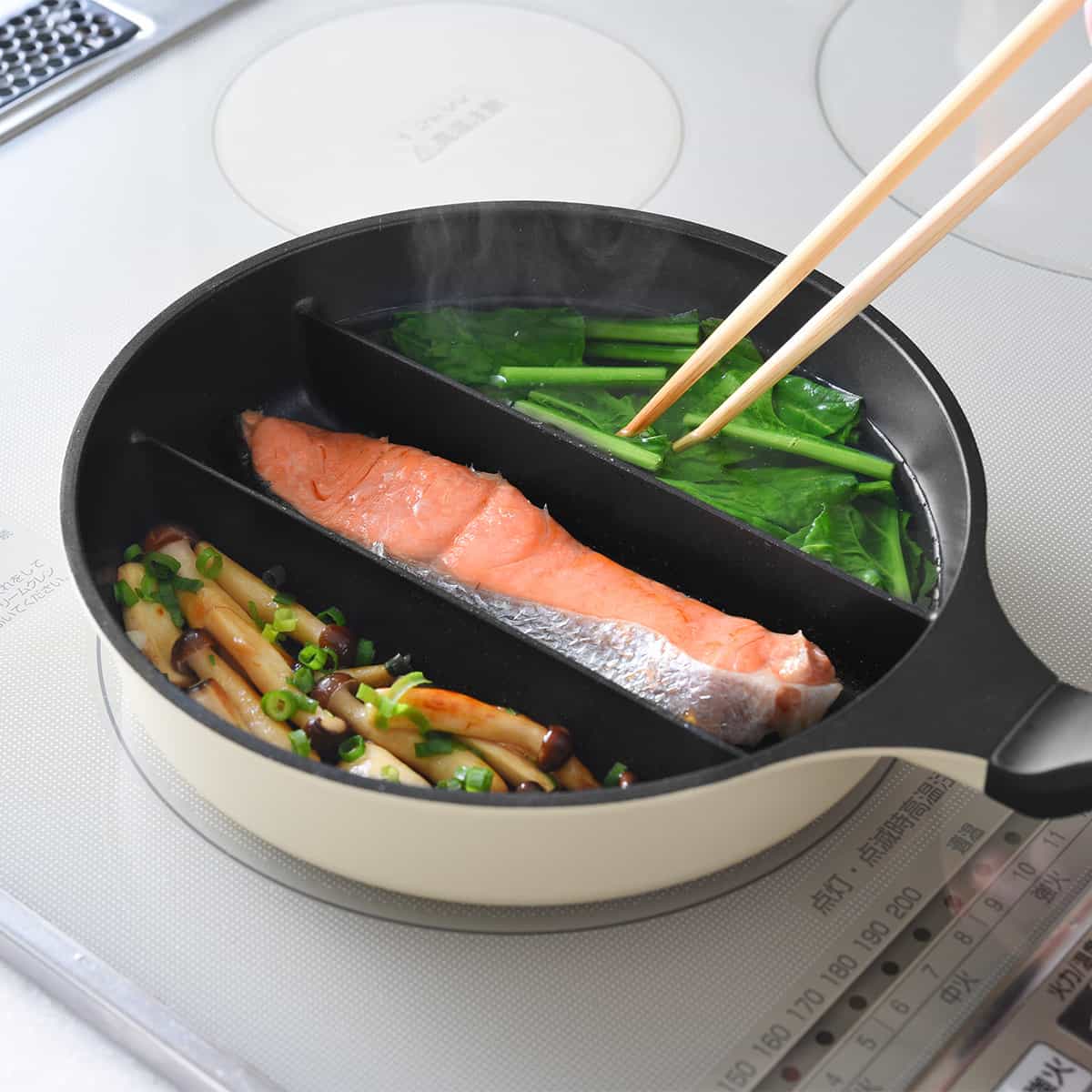 3品同時に調理 センターエッグトリプルパンmini／仕切りフライパン IH お弁当 玉子焼き