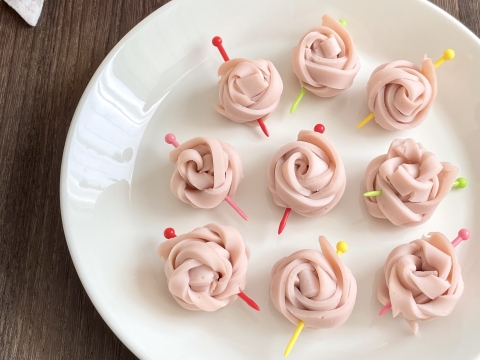 お弁当のプチおかずにも♪「魚肉ソーセージのばら」の作り方