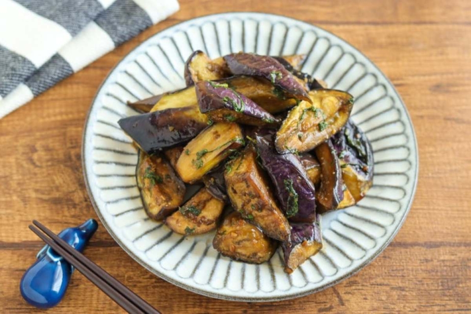 ハマるおいしさ!ご飯すすむ「なすの大葉みそ炒め」絶品レシピ
