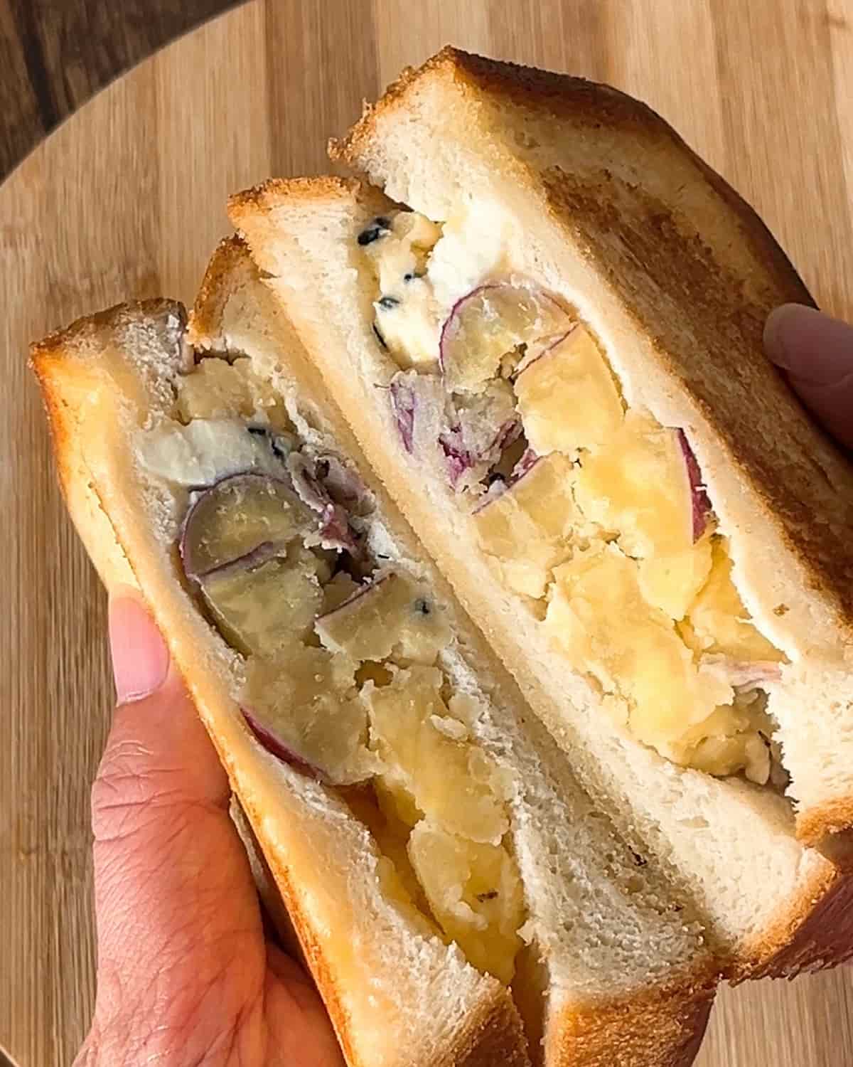 さつまいもとクリームチーズのホットサンド