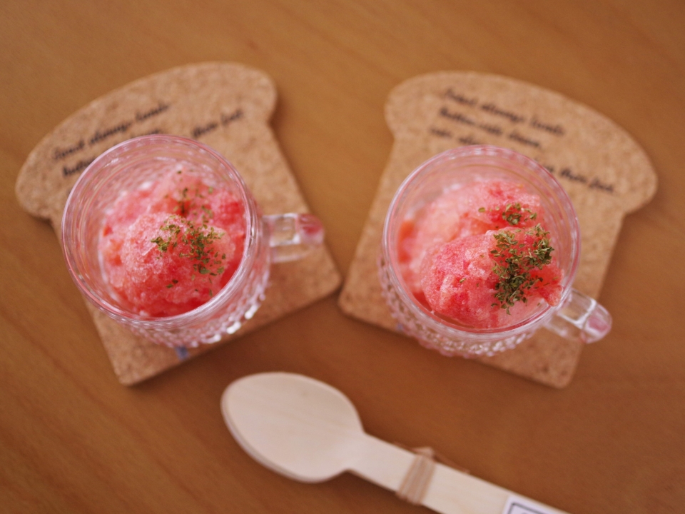 ミキサーで混ぜて凍らせるだけ！「完熟トマトのグラニテ」簡単レシピ