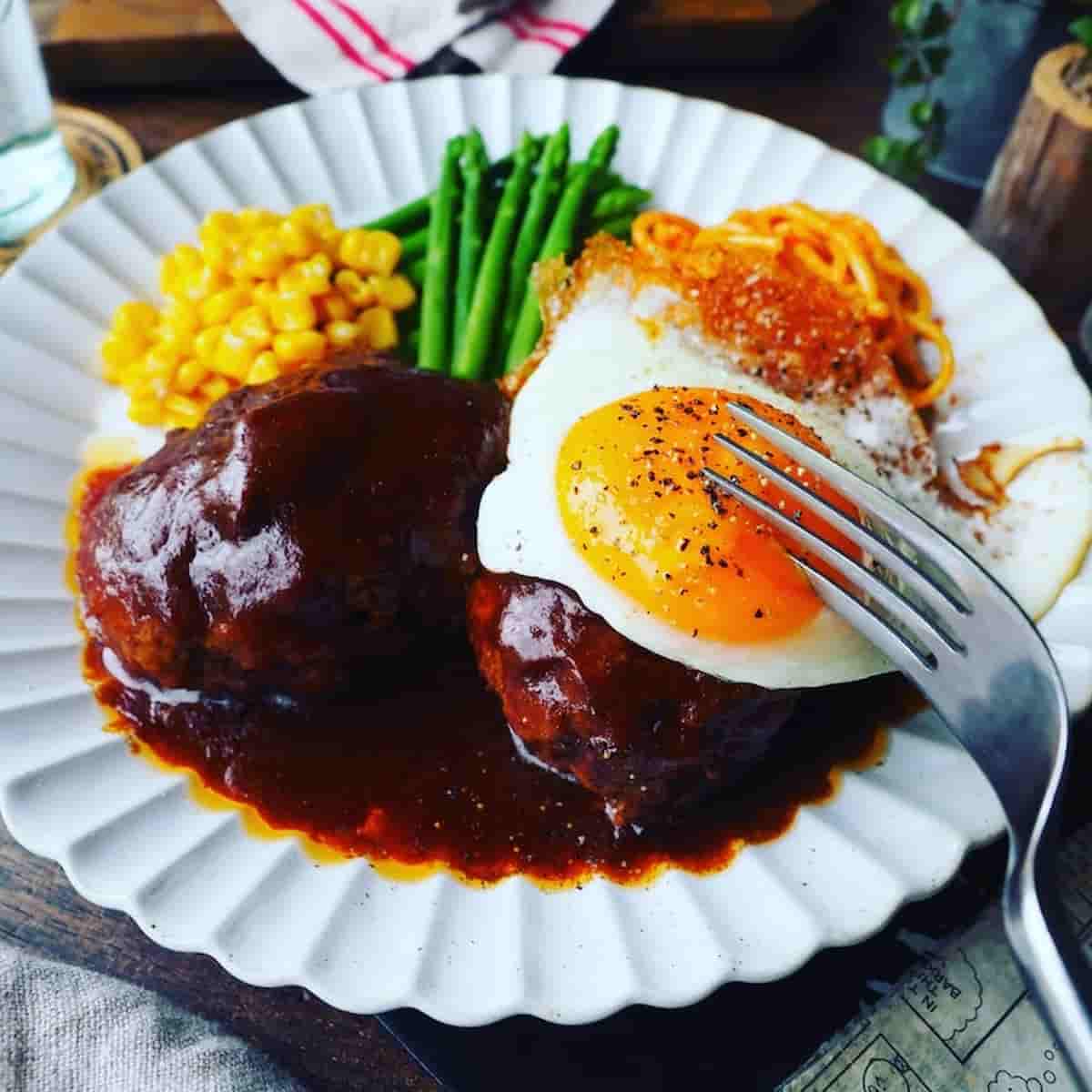 しゃなママさん 目玉焼きハンバーグ