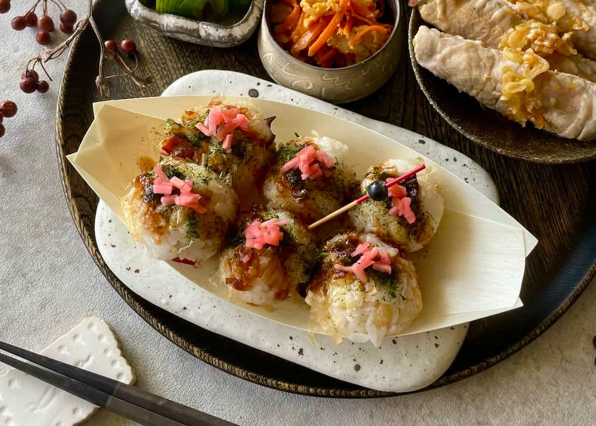本物そっくり！遊び心満点「たこ焼きおにぎり」のレシピ
