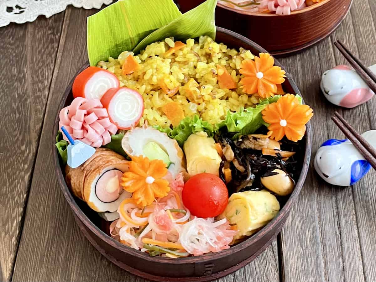 お弁当のおかずにおすすめ♪「チーズインウインナーの海苔ちくわ巻き」の作り方