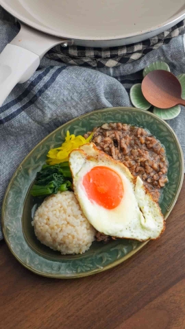 忙しい日も安心◎フライパンで手軽に作れる「甘辛ひき肉の簡単ルーローハン」