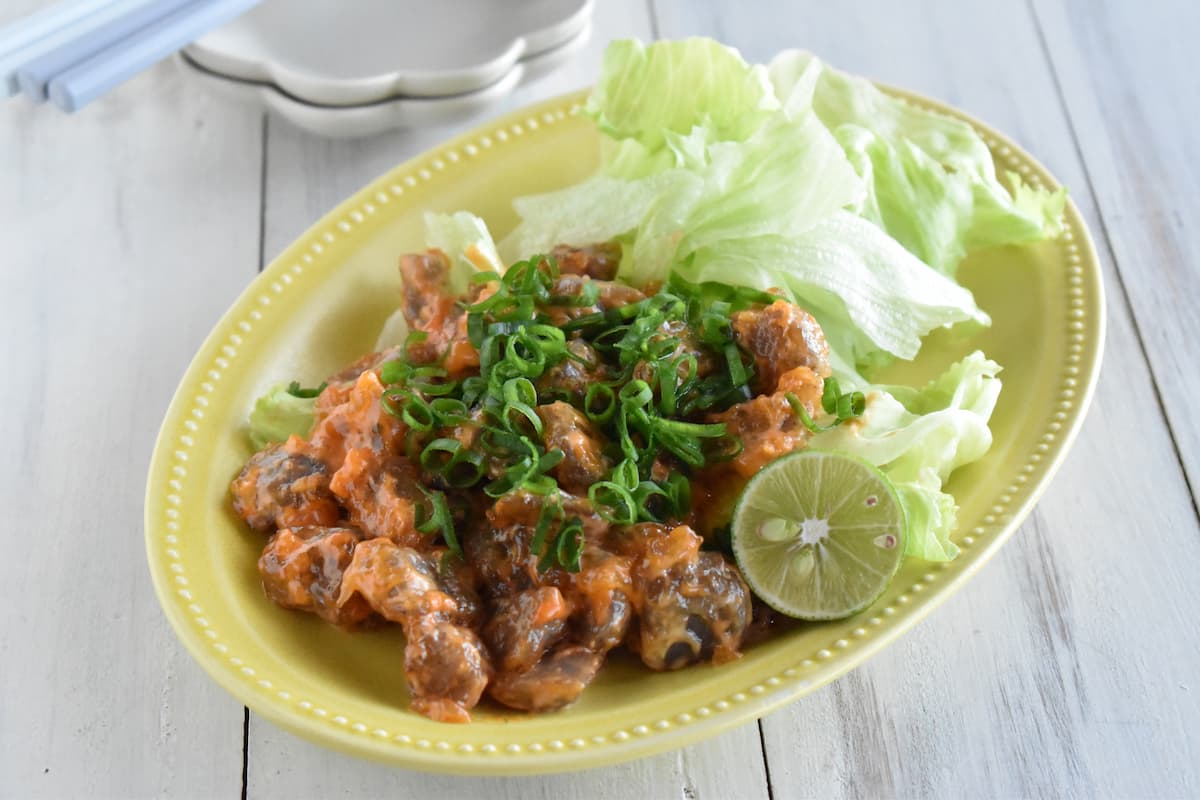 仕上げ(こんにゃくのエビマヨ風)