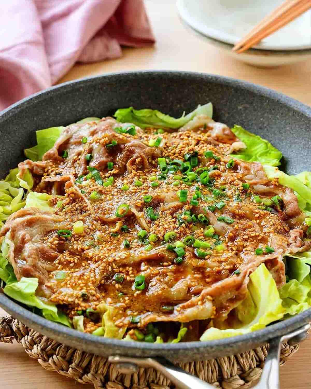 ごまだれで！豚肉とキャベツのフライパン蒸し