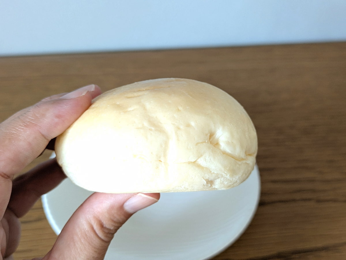 ローソン「ふわもち冷やしクリームパン 」