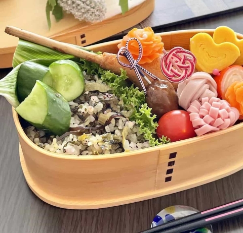 高菜やふりかけと炒めるだけ！お弁当にも◎な「超簡単チャーハン」の作り方