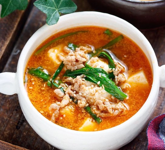 旨味と辛味で食欲全開！「ひき肉のピリ辛スープ」で体ぽかぽか♪