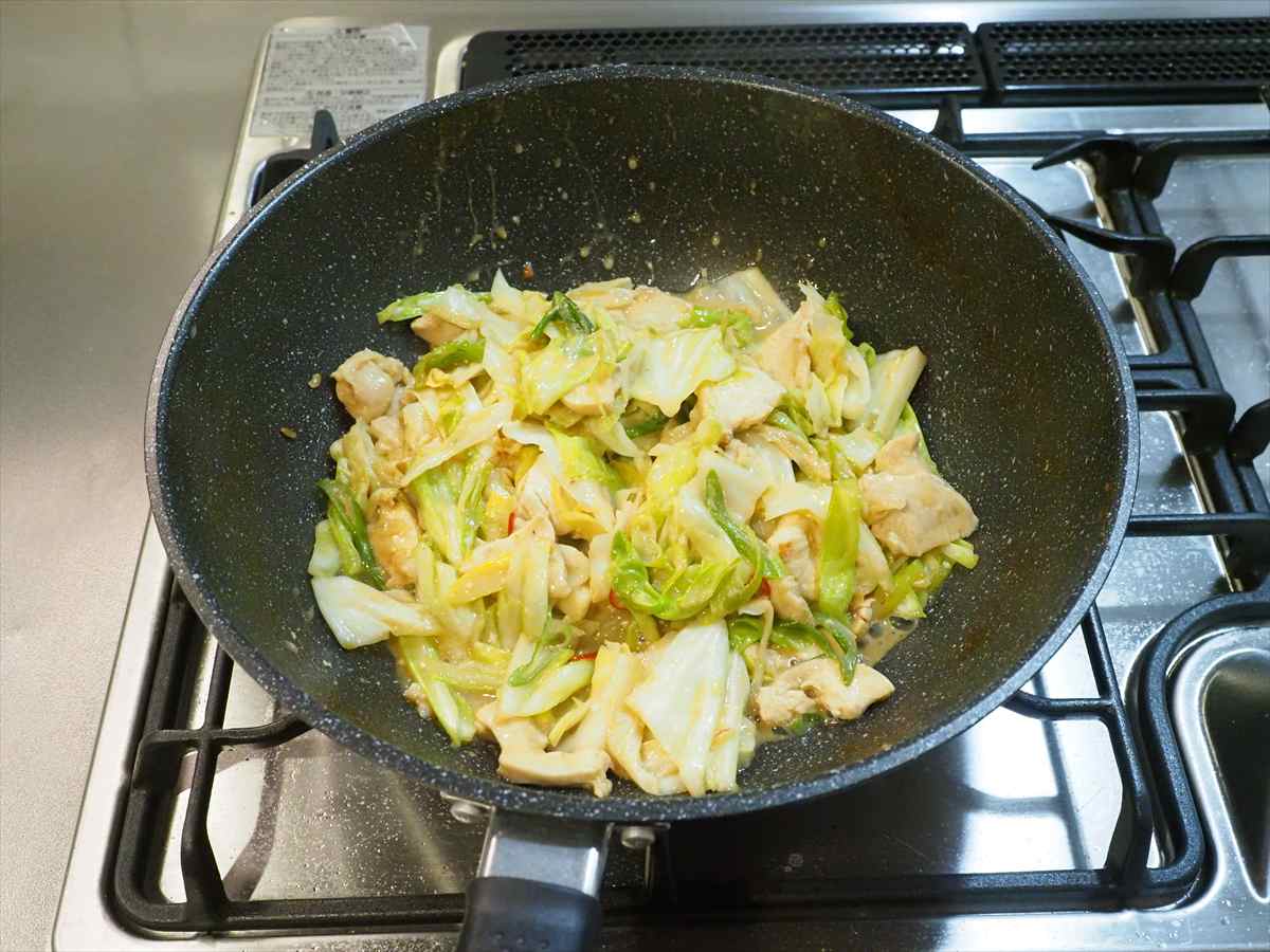 鶏むね肉とキャベツのみそマヨ炒め