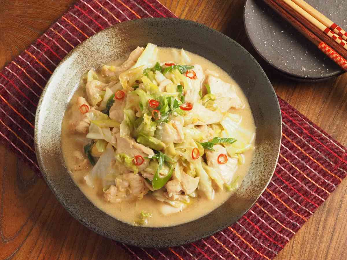 鶏むね肉とキャベツのみそマヨ炒め