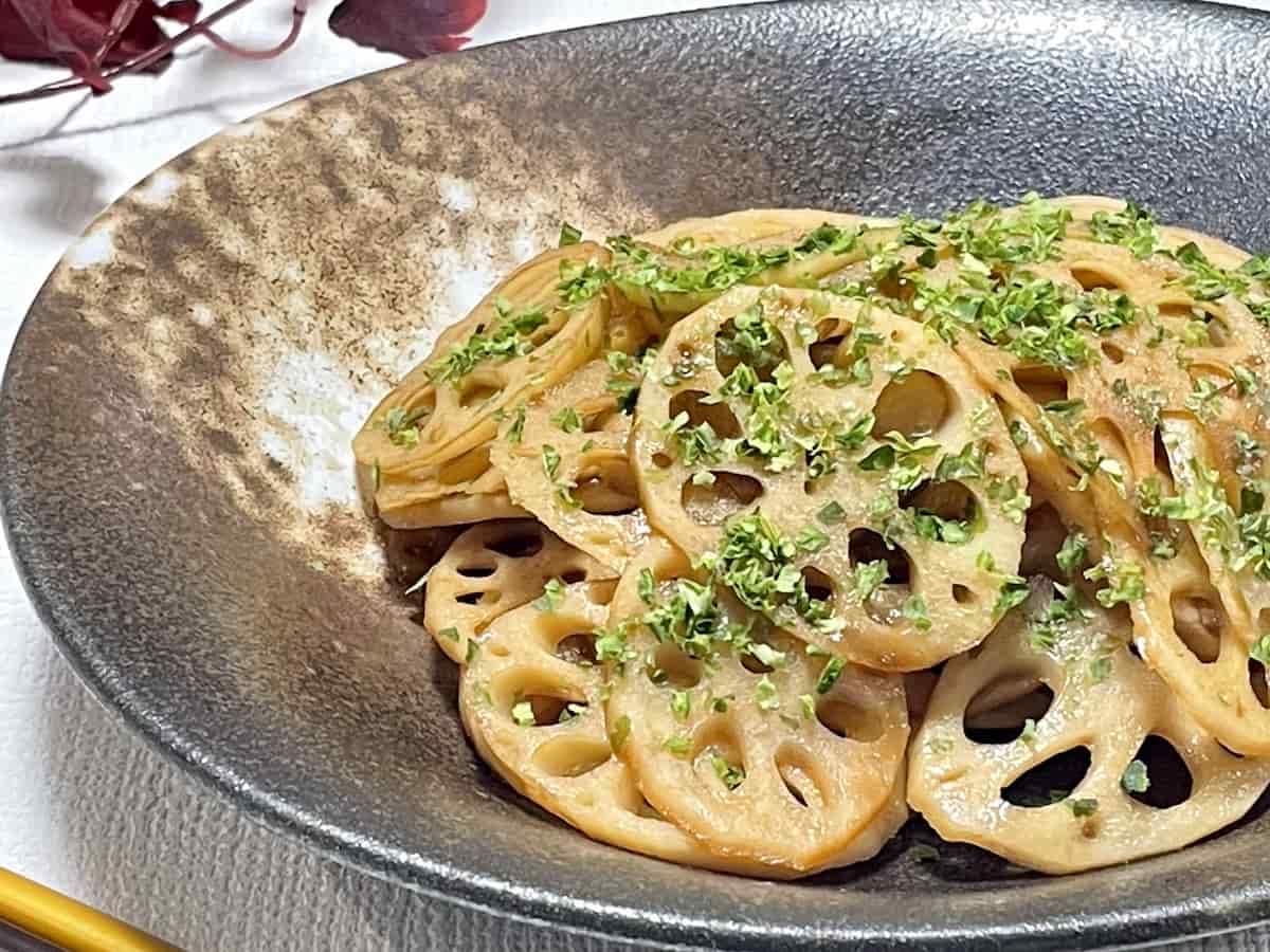 調味料はたった2つで簡単！「シャキシャキれんこんのポン酢甘炒め」レシピ