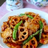 シャキシャキ食感で箸が止まらない♪「れんこんと鶏むね肉のオイスター炒め」