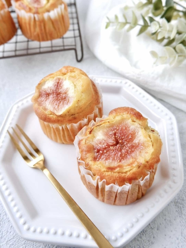 ぐるぐる混ぜて焼くだけ♪簡単「いちじくとクリームチーズの米粉マフィン」の作り方