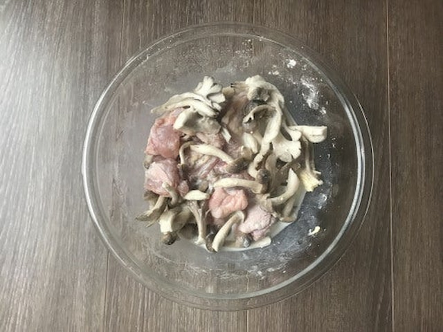 山本ゆりさんの「鶏ときのこのクリーム煮」レシピ