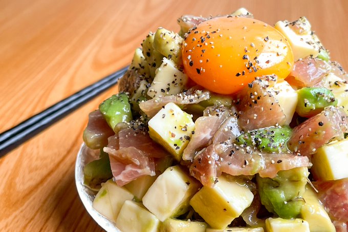 美容にもおすすめ！とろ旨濃厚「生ハム×アボカド」レシピ