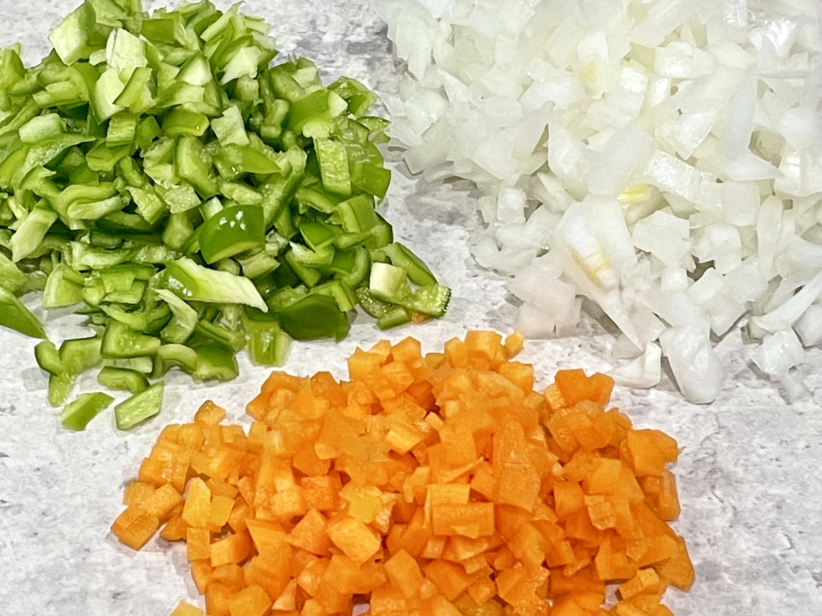 豚ひき肉で作る野菜たっぷりの味付きメンチカツ