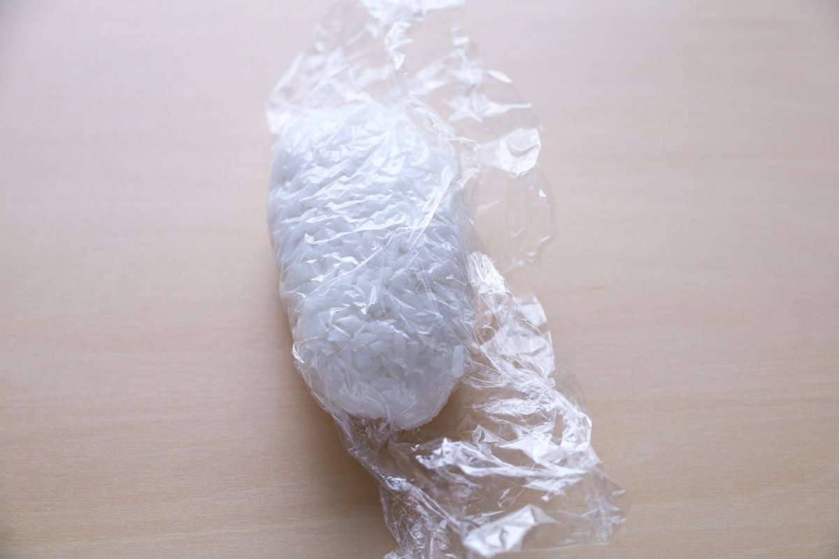 「ハロウィンのスティックおにぎり」レシピ_おひるねミイラ