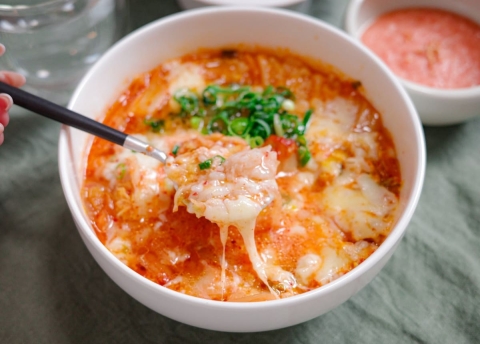 おひとりさまランチに！とろとろ＆ふわふわの「卵×チーズ」のご飯もの