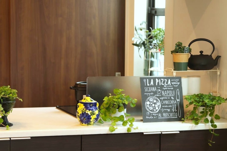 生活感を徹底的に隠したキッチンで楽しむ、富岡清美さんの“普段使いのイタリアンレシピ”