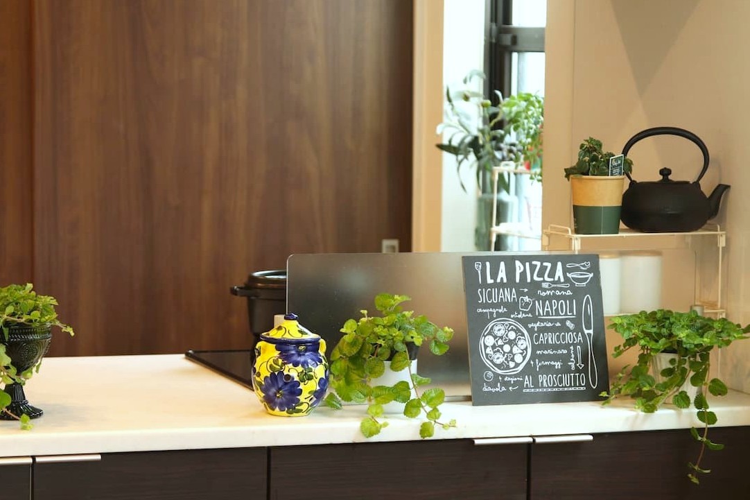 生活感を徹底的に隠したキッチンで楽しむ、富岡清美さんの“普段使いのイタリアンレシピ”