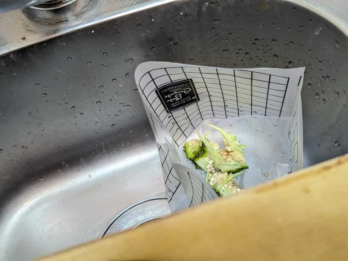 ダイソー 自立する水切りゴミ袋 使用例 キッチン