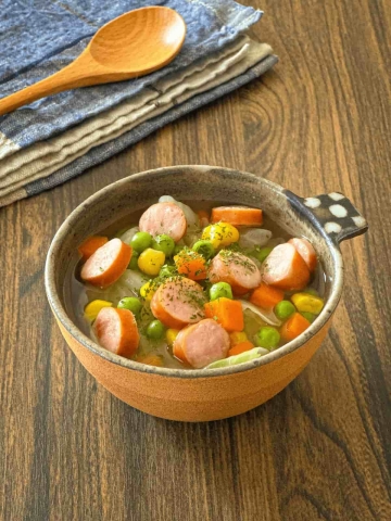 鍋に入れれば9割完成！10分で作れる「カラフルおかずのコンソメスープ」