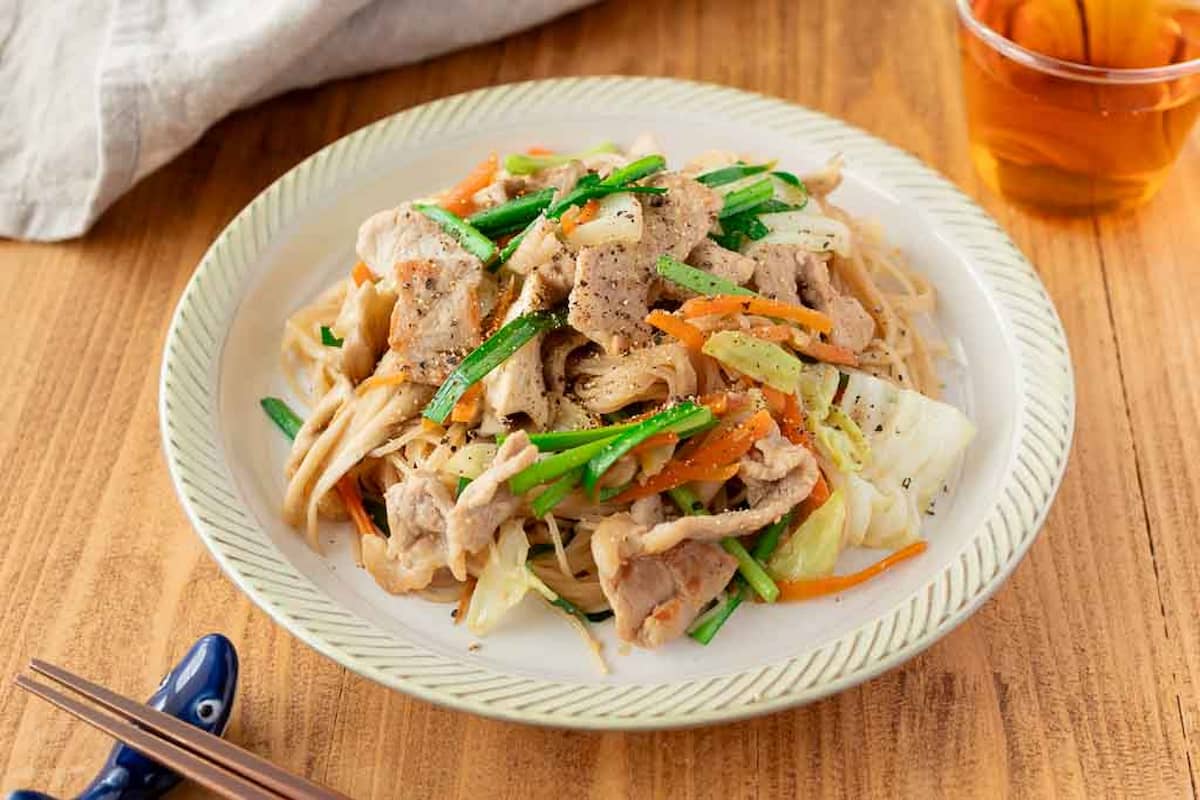 「豚肉ときのこのこっくりみそビーフン」レシピ