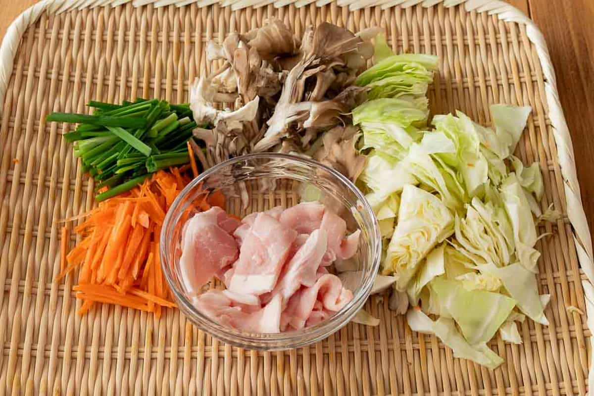 「豚肉ときのこのこっくりみそビーフン」レシピ