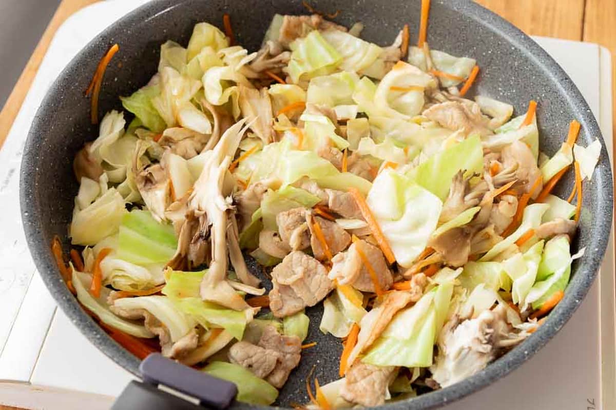 「豚肉ときのこのこっくりみそビーフン」レシピ