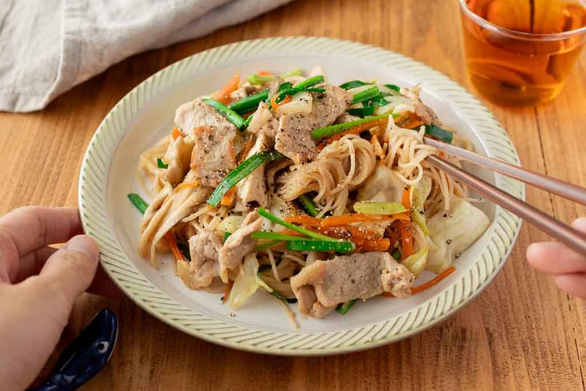 「豚肉ときのこのこっくりみそビーフン」レシピ