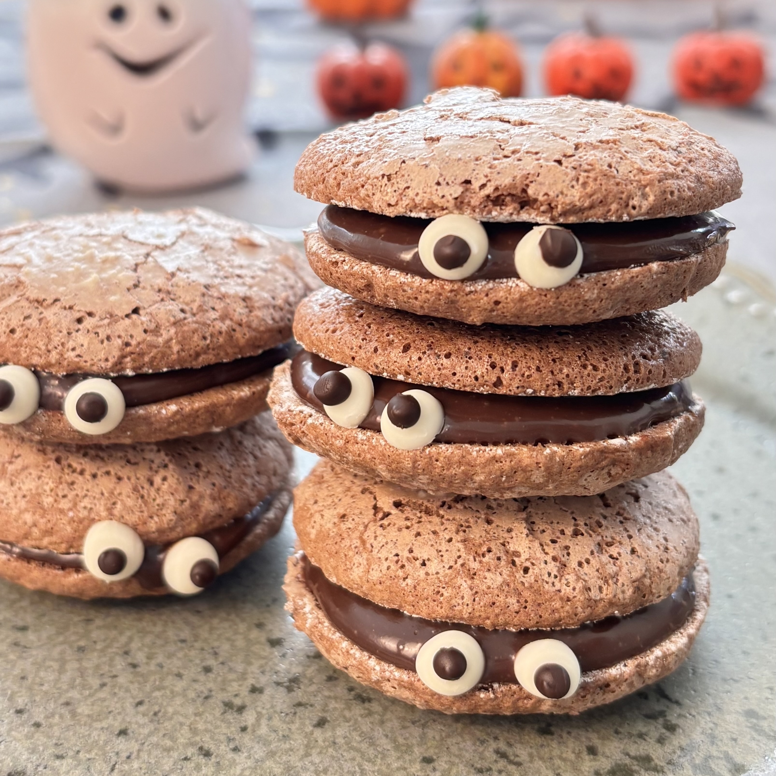 ハロウィンに作ろう!かわいいモンスター風「生チョコブッセ」レシピ