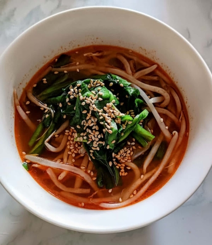 ゆで時間たった2分!無印良品「盛岡温麺ユッケジャンスープ」がもっちり旨辛♪【新商品】