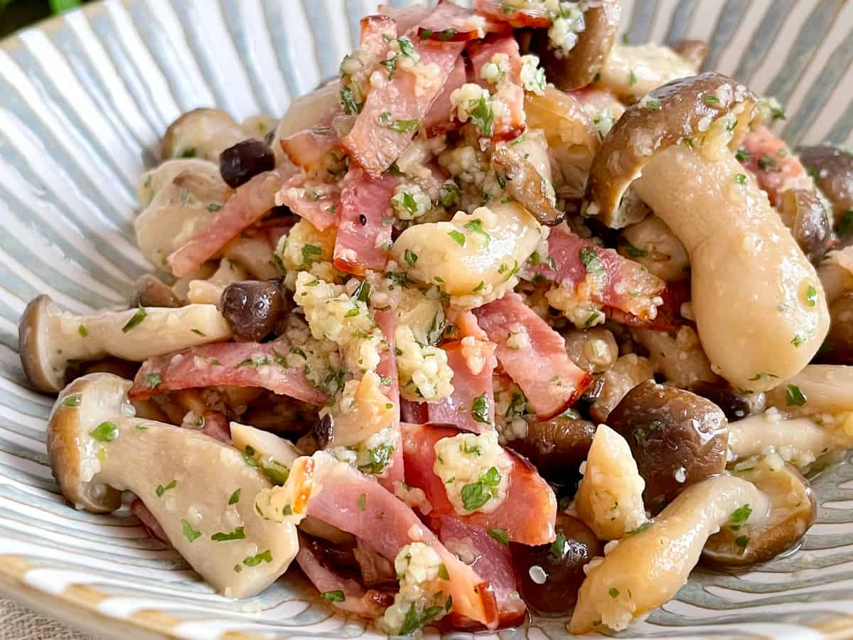 簡単すぎてリピ確定！レモン香る「しめじとベーコンのペペロン」レシピ