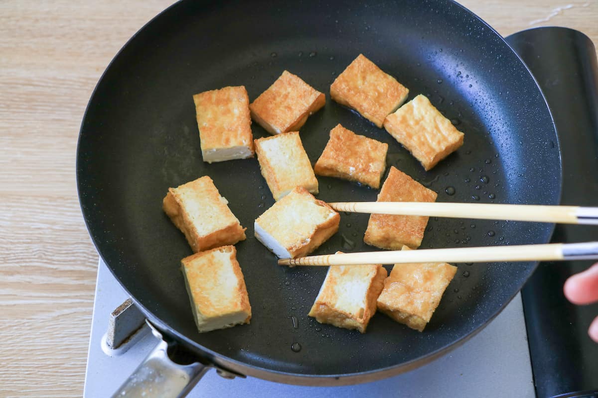小松菜と厚揚げの味噌そぼろ炒め