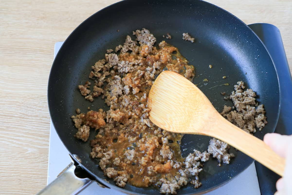 小松菜と厚揚げの味噌そぼろ炒め