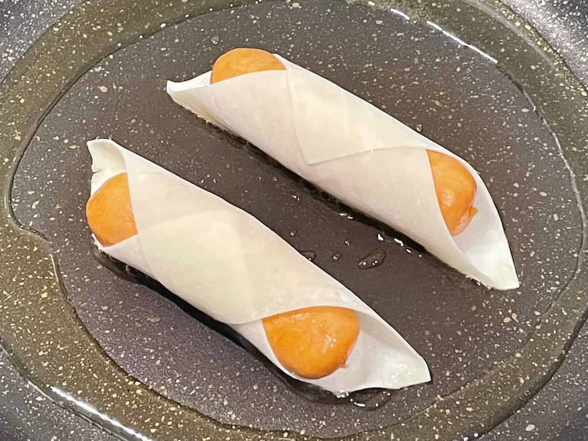 粗挽きウインナーのワンタン皮巻き