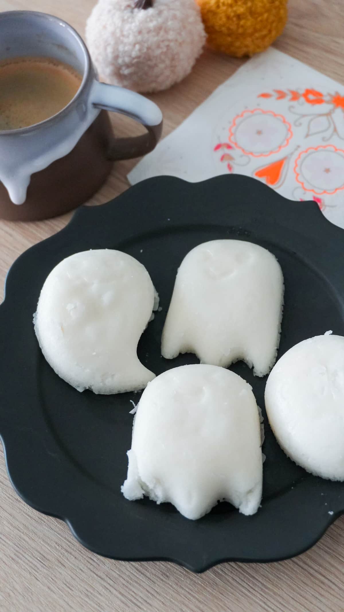 【ハロウィンに！】米粉でふわもち♪「おばけ蒸しパン」の簡単レシピ