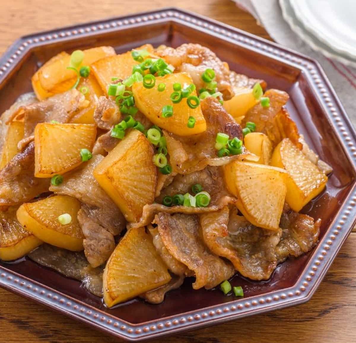 SNSで“いいね”1万超！味ぽんで絶品「豚バラ大根」の作り方