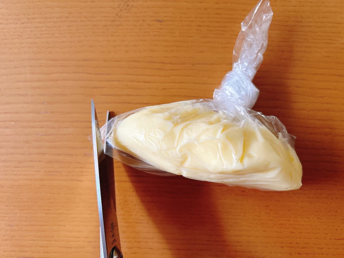 ミルクフランスクリーム切り込み