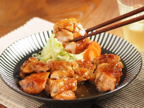 想像以上にふっくらやわらか！「鶏もも肉のはちみつ照り焼き」レシピ